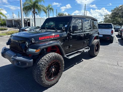 Used 2021 Jeep Wrangler Unlimited Sport AWD/4WD image 3