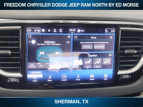Used 2023 Chrysler Pacifica Touring-L FWD image 11