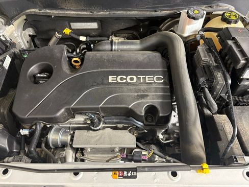 Used 2018 Chevrolet Equinox LS image 36