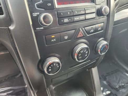 Used 2012 Kia Sorento LX image 25