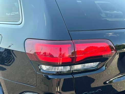 Used 2019 Jeep Grand Cherokee Altitude AWD/4WD image 10