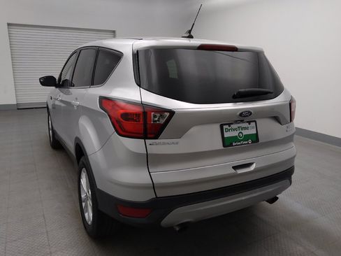 Used 2019 Ford Escape SE FWD image 6