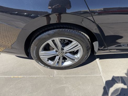 Used 2024 Volkswagen Jetta SE w/ Panoramic Sunroof Package image 15