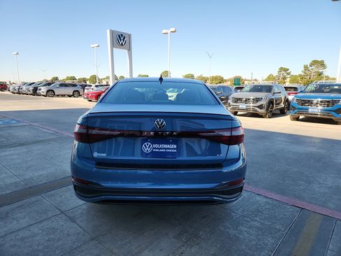 New 2026 Volkswagen Jetta SE image 6