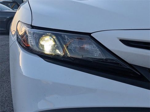 Used 2022 Toyota Camry SE image 8