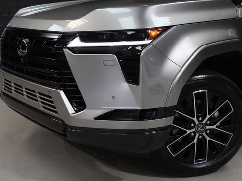 Used 2025 Lexus GX 550 w/ Accessory Package (2T) AWD/4WD image 7