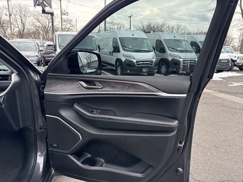 Certified 2022 Jeep Grand Cherokee Limited w/ MOPAR Finishing Package image 34