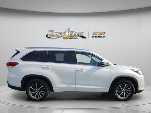 Used 2017 Toyota Highlander XLE FWD image 9