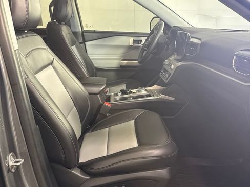Used 2024 Ford Explorer XLT w/ Equipment Group 202A AWD/4WD image 2