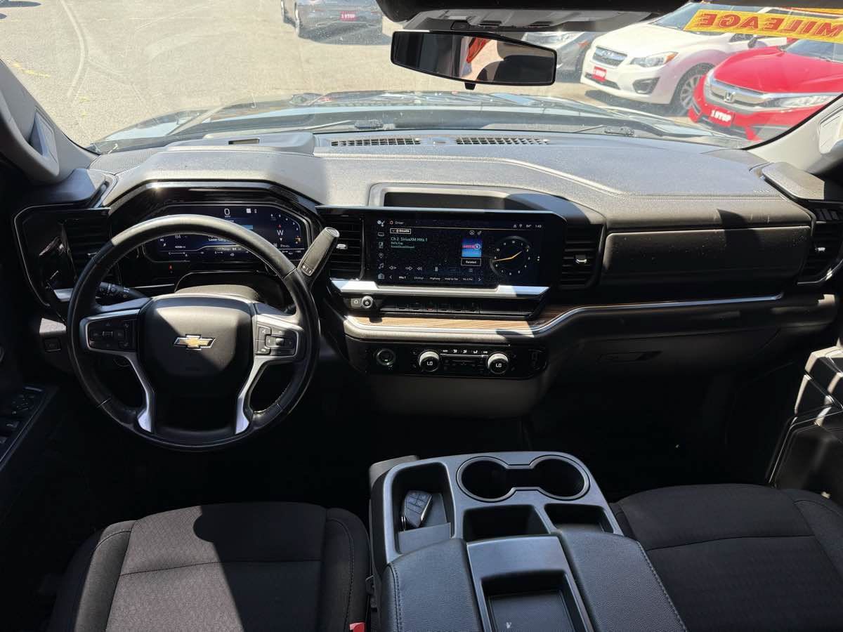 Used 2022 Chevrolet Silverado 1500 LT AWD/4WD image 11