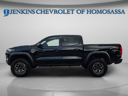 Used 2025 Chevrolet Colorado ZR2 w/ Technology Package AWD/4WD image 9