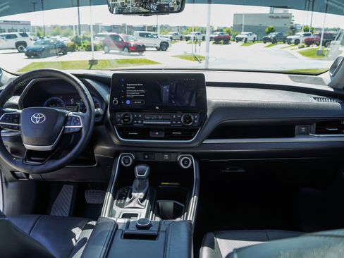 Certified 2025 Toyota Grand Highlander AWD image 35