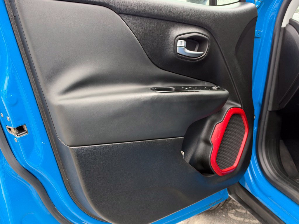Used 2015 Jeep Renegade Trailhawk w/ Premium Leather Group AWD/4WD image 35