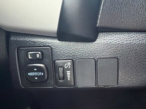 Used 2017 Toyota Corolla LE w/ Carpet Mat Package (TMS) FWD image 22
