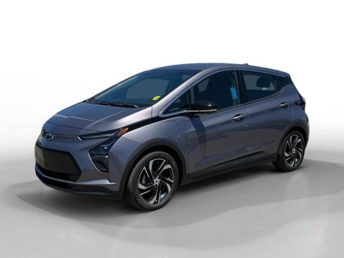 Used 2023 Chevrolet Bolt LT w/ Infotainment Package FWD image 1