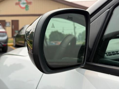 Used 2022 Jeep Compass Latitude w/ Sun and Sound Group AWD/4WD image 38