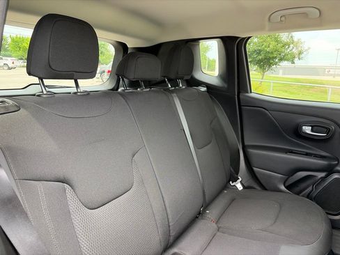 Used 2020 Jeep Renegade Altitude FWD image 29