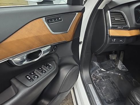 Used 2022 Volvo XC90 T6 Momentum w/ Climate Package image 30