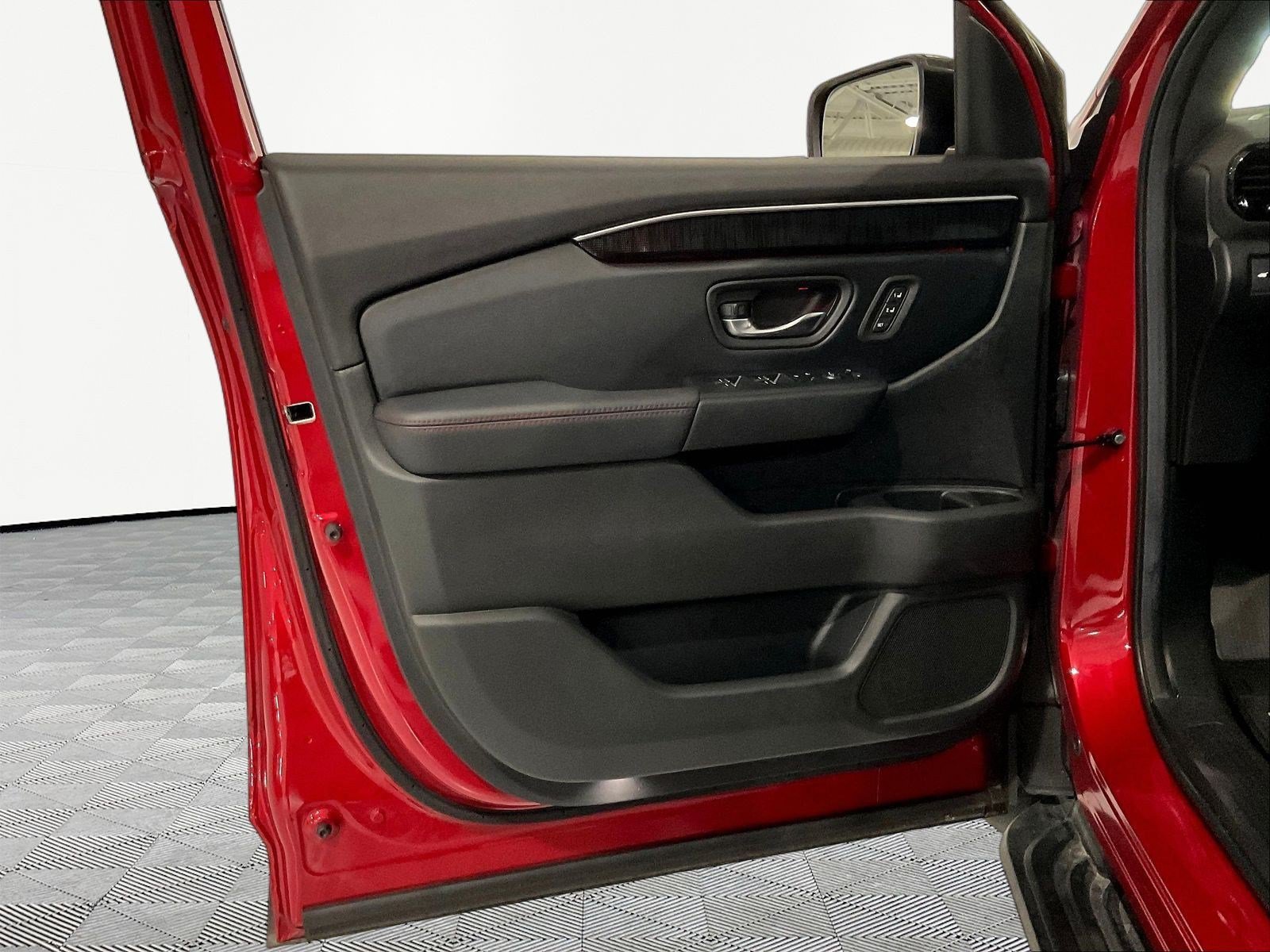 Used 2025 Honda Pilot Black Edition image 20