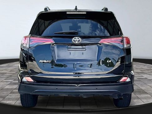 Used 2017 Toyota RAV4 LE FWD image 5