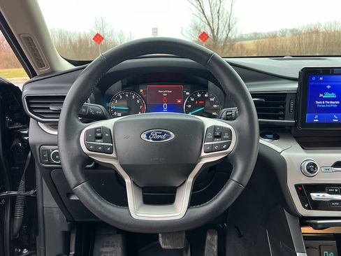 Used 2023 Ford Explorer XLT w/ Equipment Group 202A image 30