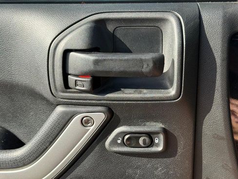 Used 2016 Jeep Wrangler Unlimited Sahara w/ Connectivity Group image 23