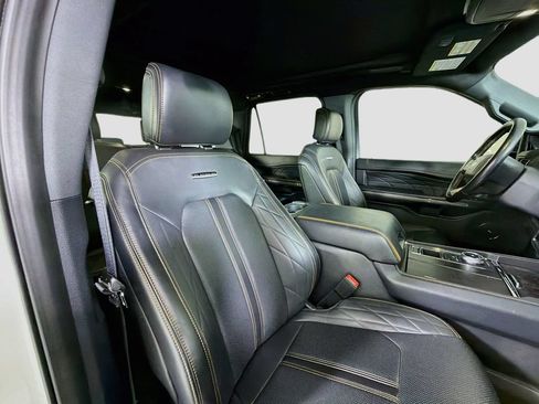 Used 2023 Ford Expedition Platinum RWD image 34