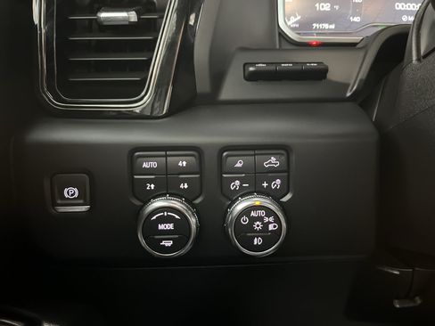 Used 2024 GMC Sierra 3500 AT4 w/ AT4 Premium Plus Package AWD/4WD image 31