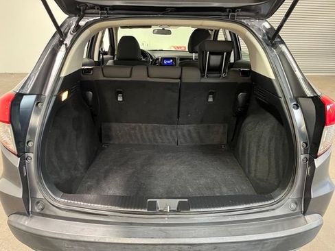 Used 2019 Honda HR-V LX image 17