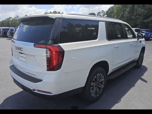Used 2026 GMC Yukon XL Elevation w/ Elevation Premium Package AWD/4WD image 4