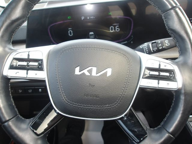 Used 2024 Kia Telluride EX w/ EX Captain's Chair Package AWD/4WD image 19