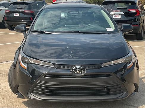 Used 2025 Toyota Corolla LE FWD image 2