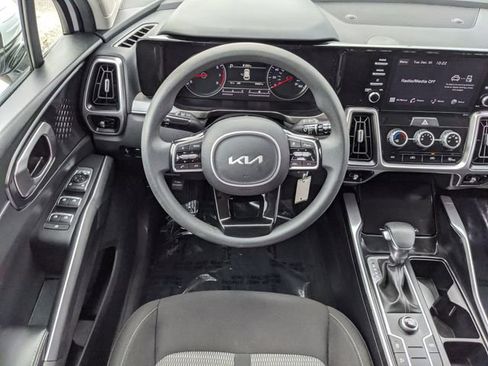 Used 2022 Kia Sorento LX image 13
