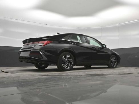 New 2026 Hyundai Elantra Limited FWD image 40