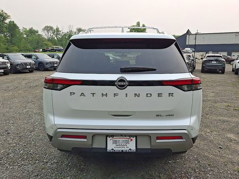 Used 2025 Nissan Pathfinder SL AWD/4WD image 23