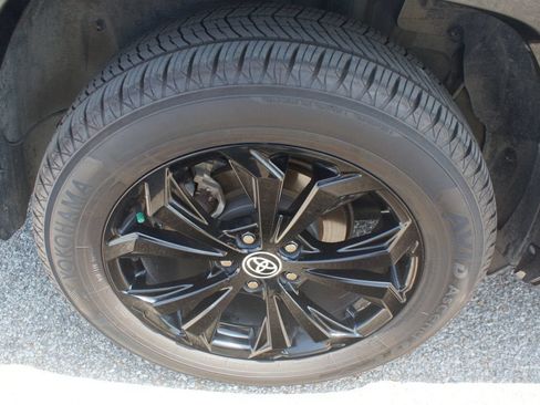 Used 2023 Toyota RAV4 XSE AWD/4WD image 28