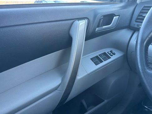 Used 2013 Toyota Highlander SE image 30