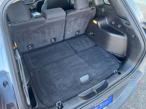 Used 2016 Jeep Cherokee Latitude image 17