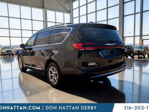 Used 2023 Chrysler Pacifica Limited FWD image 26