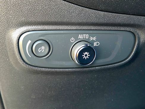 Used 2022 Chevrolet Equinox RS image 23