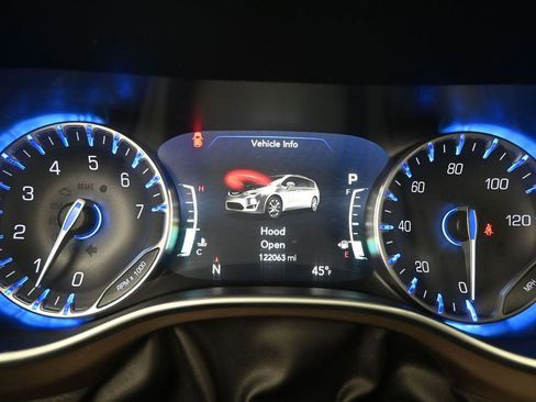 Used 2018 Chrysler Pacifica Touring-L Plus w/ Tire & Wheel Group image 28