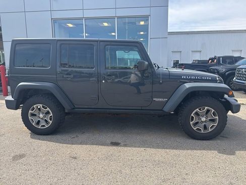Used 2017 Jeep Wrangler Unlimited Rubicon w/ Connectivity Group AWD/4WD image 2