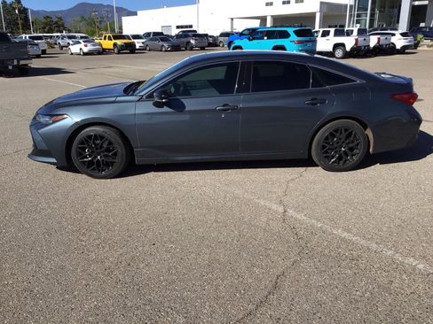 Used 2019 Toyota Avalon Touring w/ Advanced Safety Package FWD image 2