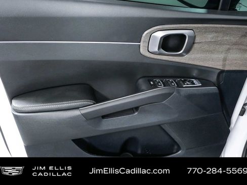 Used 2023 Kia Sorento EX w/ Panoramic Sunroof Package FWD image 6