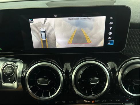 Used 2020 Mercedes-Benz GLB 250 4MATIC image 35