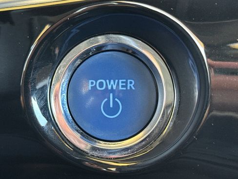 Certified 2018 Toyota Prius Four image 25