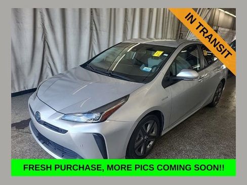 Used 2021 Toyota Prius XLE image 1