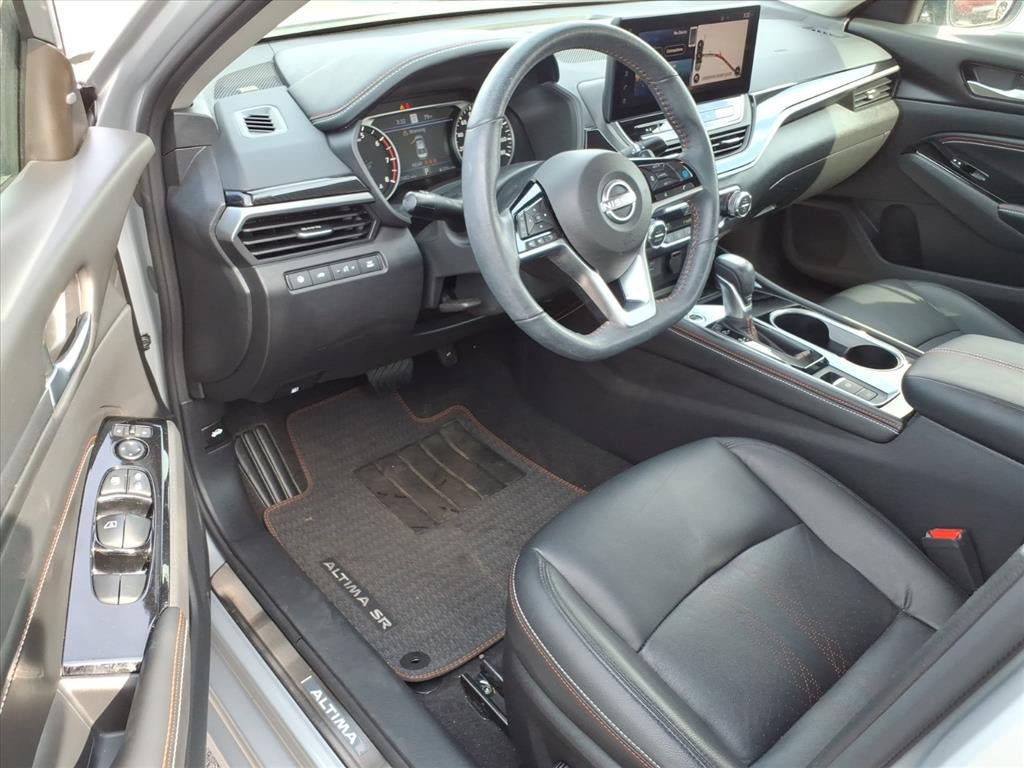 Used 2023 Nissan Altima 2.0 SR FWD image 14