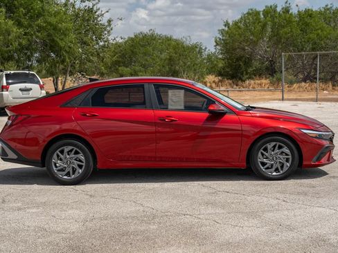 Used 2024 Hyundai Elantra SEL FWD image 9