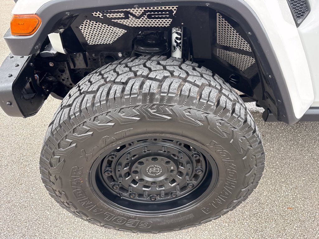 Used 2020 Jeep Gladiator Rubicon AWD/4WD image 11